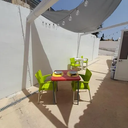 Δωμάτια σε οικογενειακή κατοικία Ibiza Independent Bedroom And Bathroom Αλμπουφέιρα